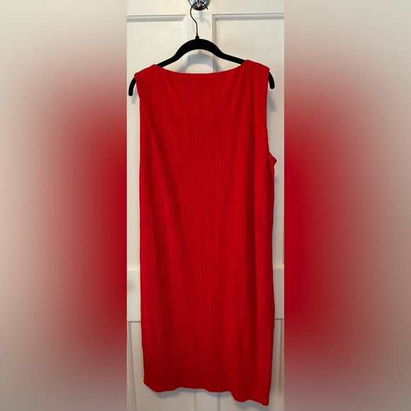 Evan Picone Vibrant Red Pleated Sleeveless Sheath Dress - Picture 2 of 3